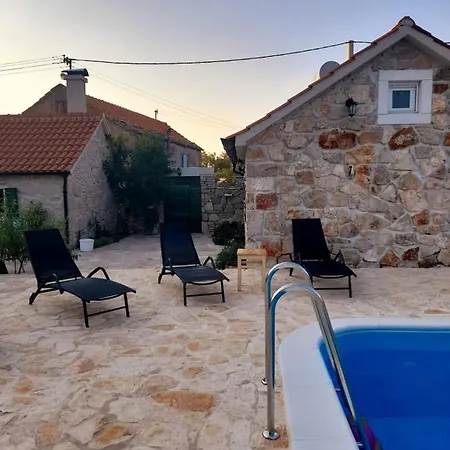 Las Vezac Holiday home *