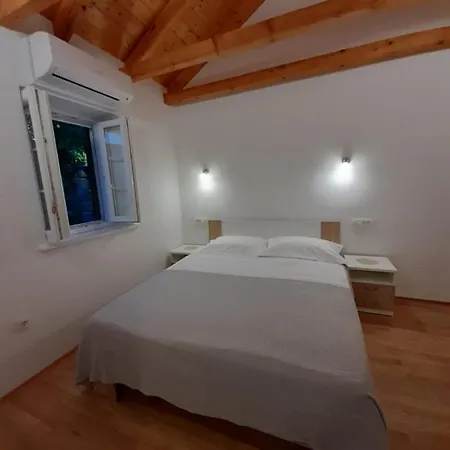 Las Vezac Holiday home