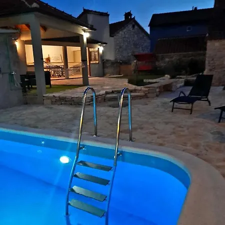 Holiday home Las Vezac *