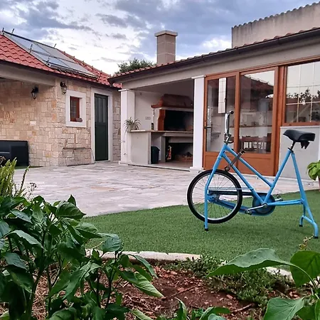 Las Vezac Holiday home *