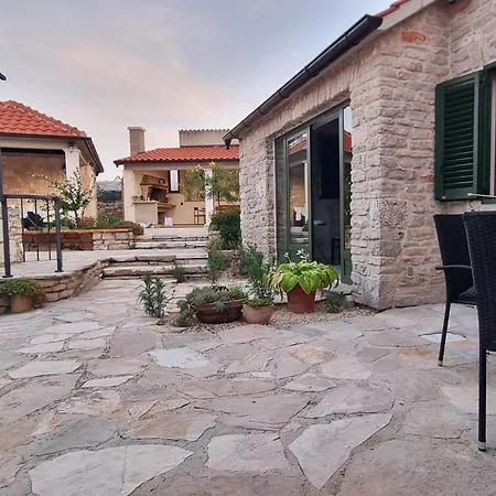 Holiday home Las Vezac *