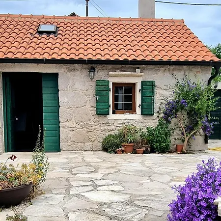 Las Vezac Holiday home